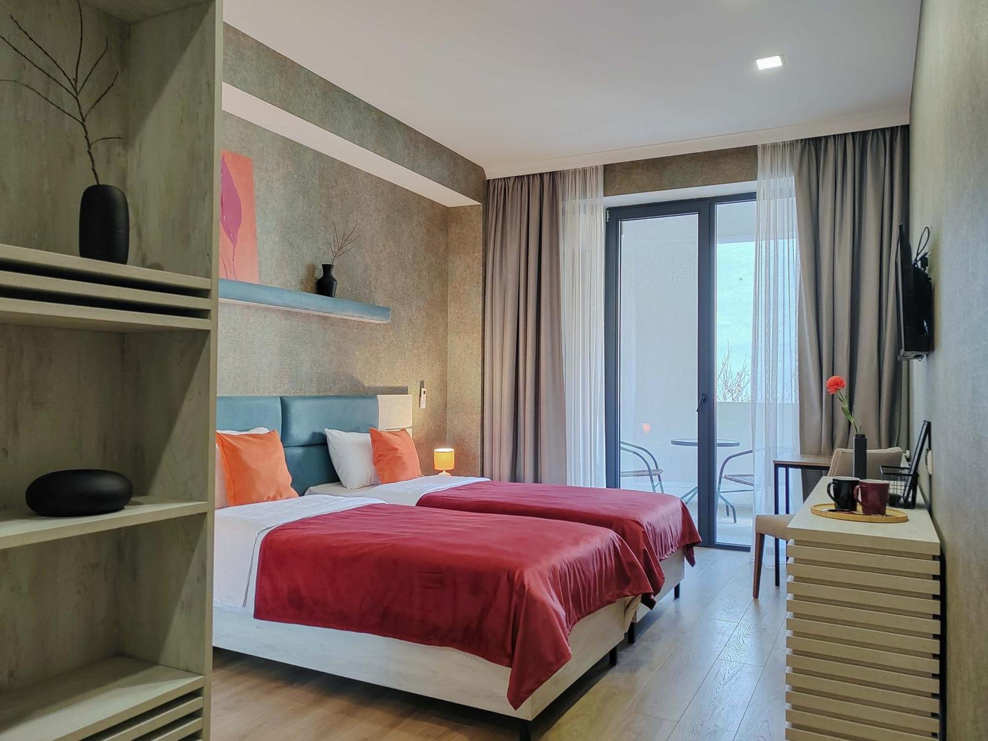 טביליסי Round Garden Hotel מראה חיצוני תמונה