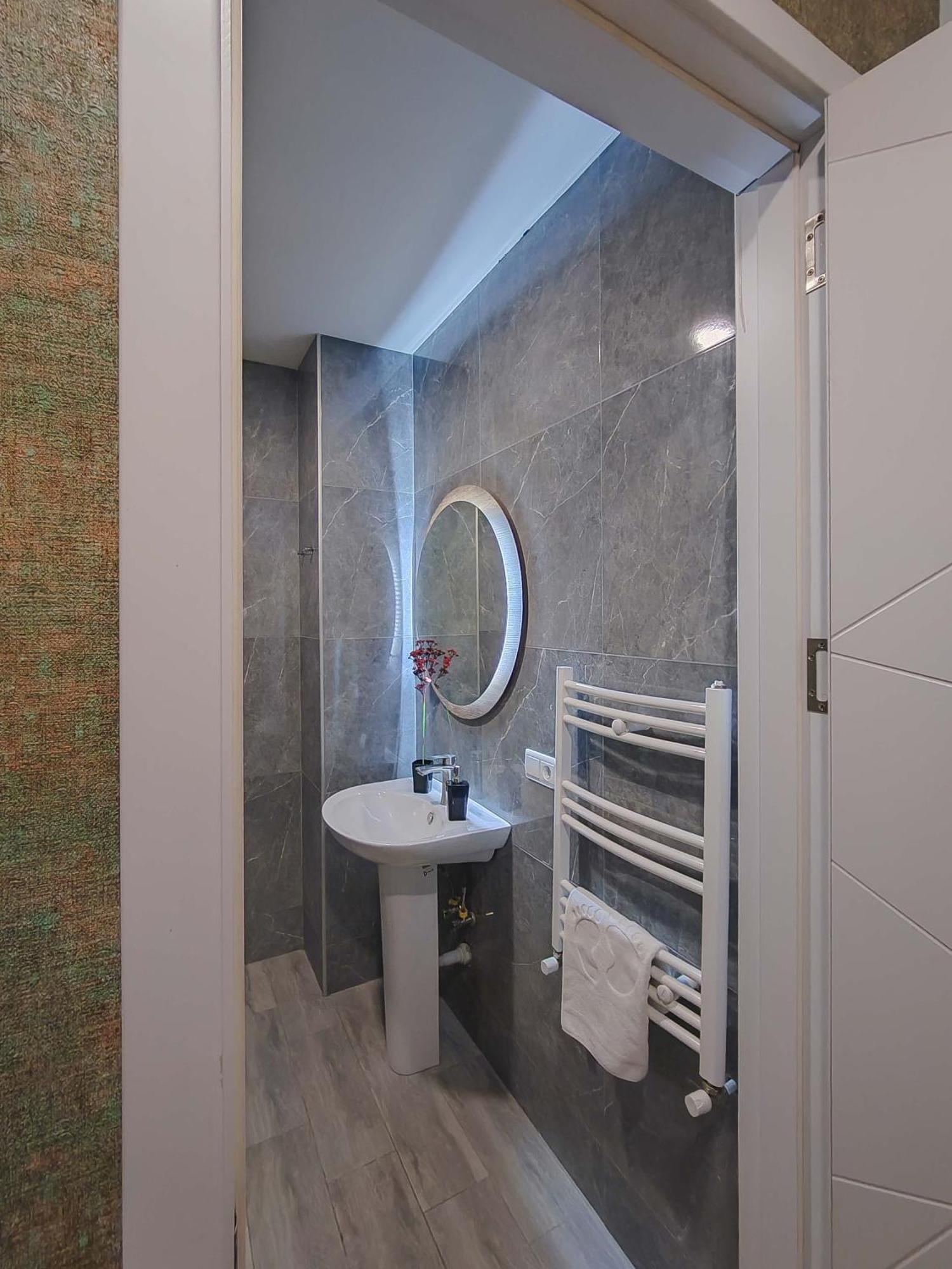 טביליסי Round Garden Hotel מראה חיצוני תמונה