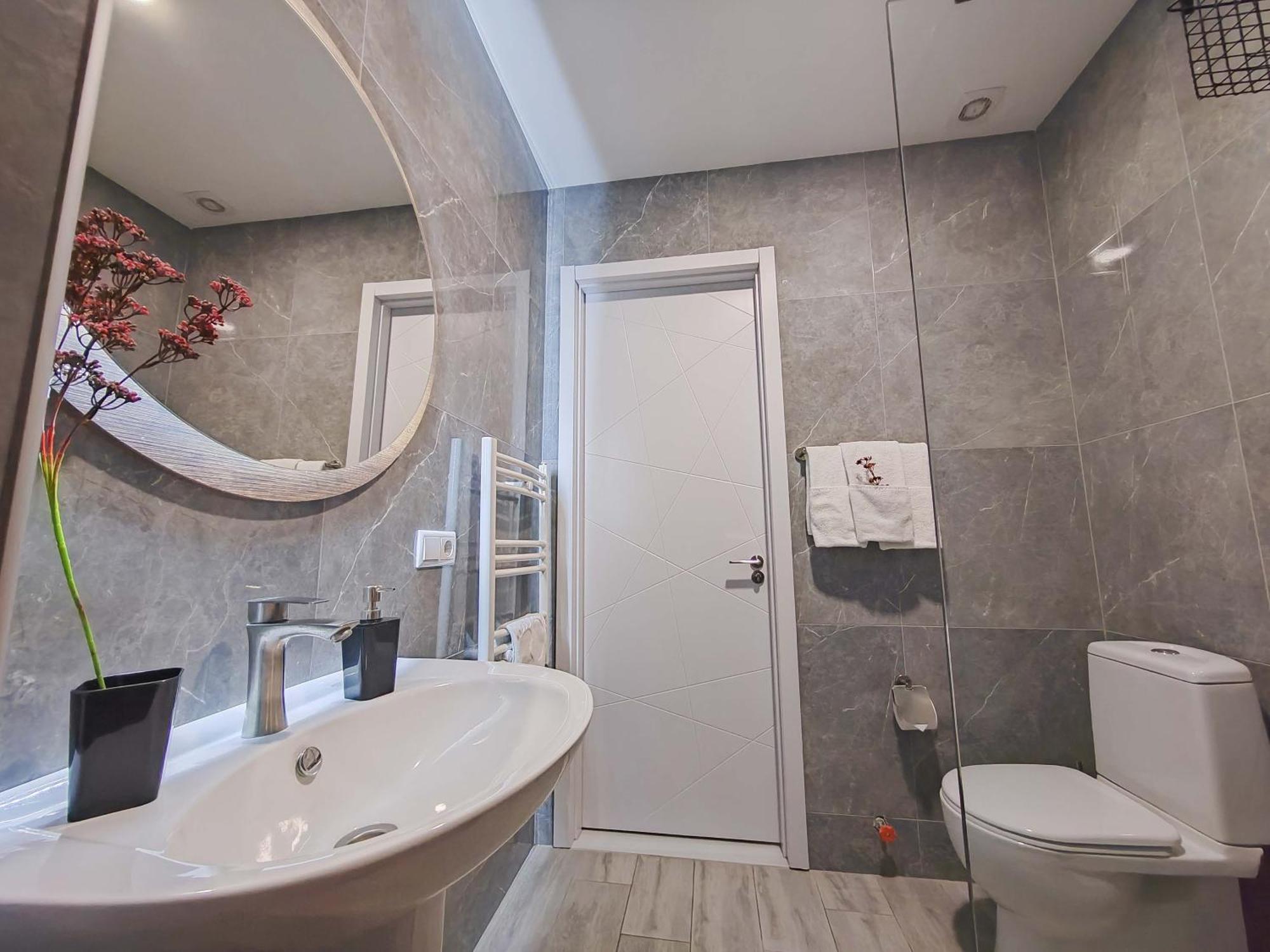 טביליסי Round Garden Hotel מראה חיצוני תמונה